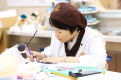 女生目前转行学什么比较好?什么行业挣钱?