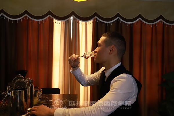 调酒师品鉴