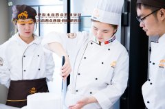 【教师专访】李沛霖老师:拼命强大 努力成为学员们的一名良师!