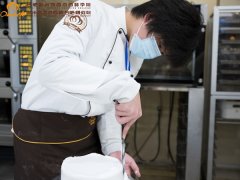 新生风采:学西点是17岁“成熟”男孩的理性抉择