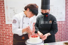 王越:做“养成系”西点大师